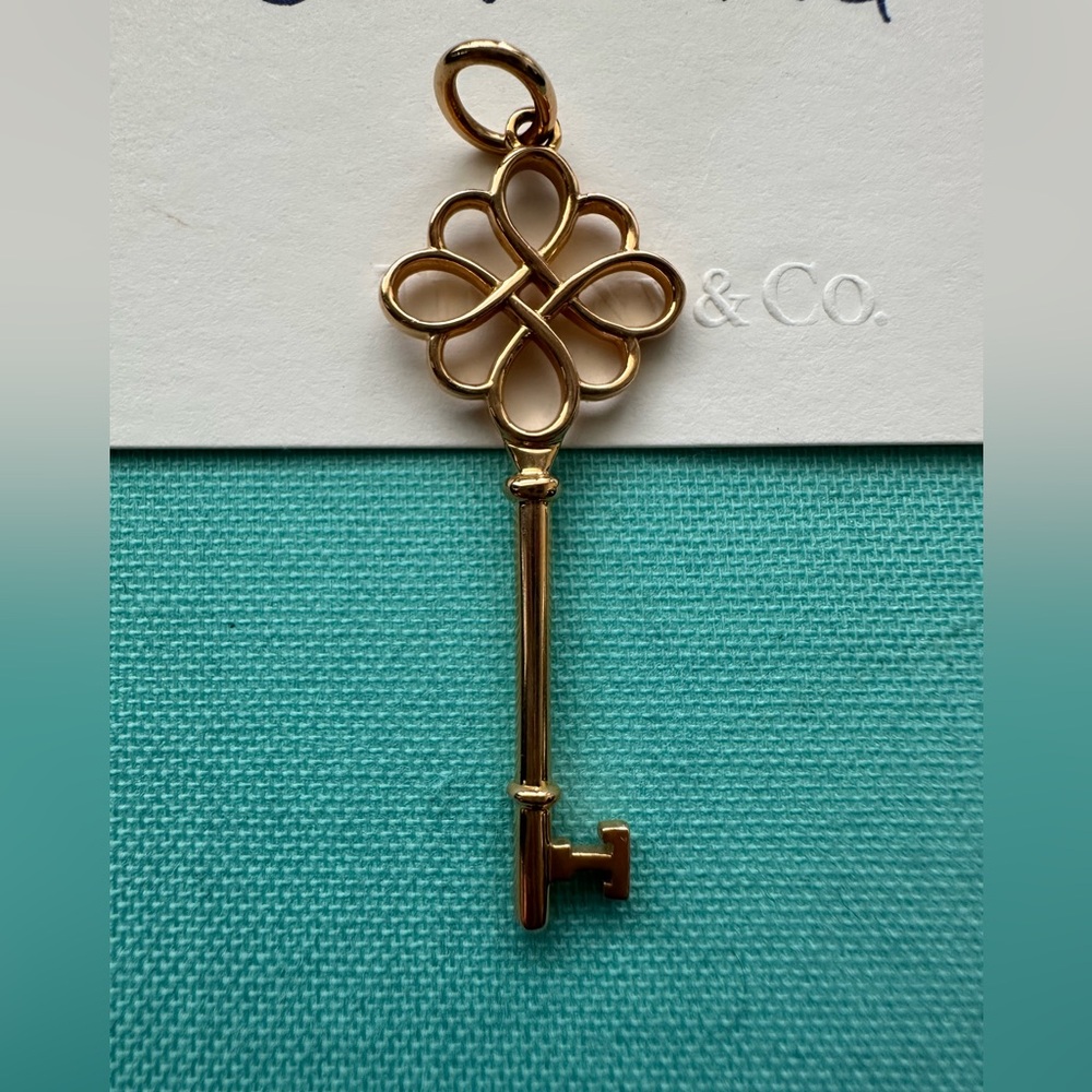 Tiffany rose gold knot key